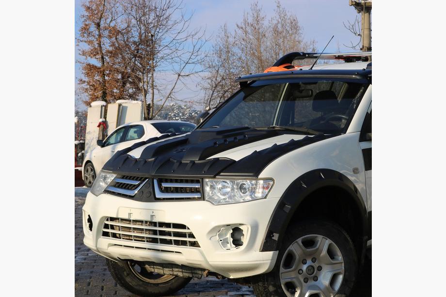 Mitsubishi L200 2006–2015 Nástavec na kapotu V1 (ABS) Fotografie 4