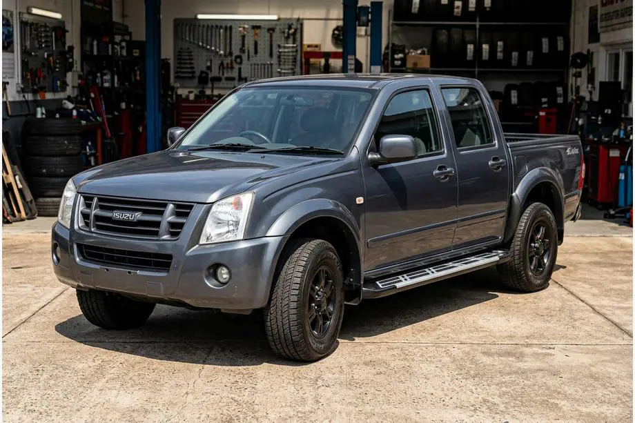 Isuzu D-Max 2002–2011 Boční nášlapy Sunrise (2007-2012, 2 ks, hliník) Image