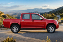 Isuzu D-Max 2002–2011 Boční nášlapy Maya Red (2007-2012, 2 ks, hliník) fotografie 1