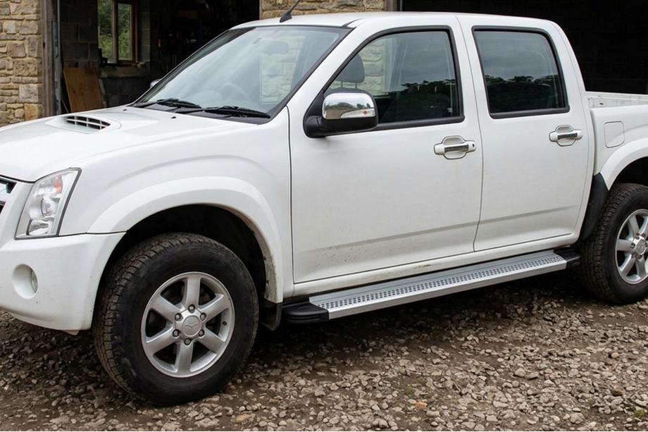 Isuzu D-Max 2002–2011 Boční prahy Maya V2 (2007-2012, 2 ks, hliník) Image