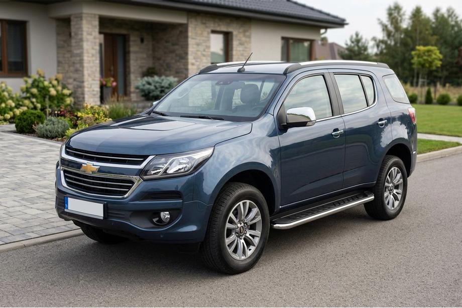 Chevrolet Trailblazer 2012–2019 Boční prahy Maydos V1 (2 ks, hliník ↗ nerez) Image