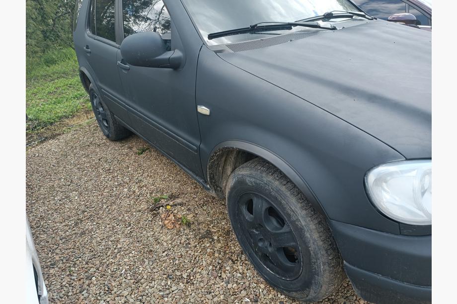 Mercedes ML W163 1997–2005 Lemy blatníků (sada 4 ks, černé, ABS plast) Fotografie 2