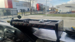 Volkswagen LT 1995–2006 Odkládací polička na palubní desku (černá s červeným prošitím) fotografie 1
