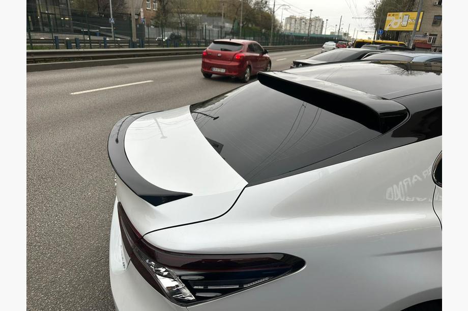 Toyota Camry 2017–2023 Spojlerová clona na zadní sklo (černá) Image