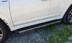 Toyota 4Runner 2009–2024 Boční nášlapy design 2020 OEM (2 ks, hliník) fotografie 1