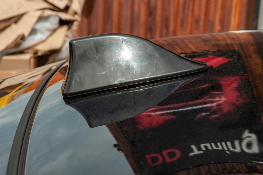 Žraločí ploutev (černá, ABS) Fotografie 15