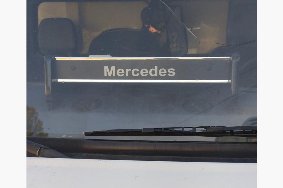 Mercedes T2 (507-814) 1967–1996 Odkládací polička na palubní desku (černá s červeným prošitím) Fotografie 2