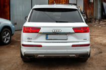 Audi Q7 2015–2026 Chromová lišta nad SPZ (nerez) fotografie 4