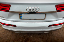 Audi Q7 2015–2026 Chromová lišta nad SPZ (nerez) fotografie 1