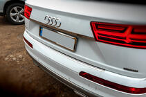 Audi Q7 2015–2026 Chromová lišta nad SPZ (nerez) fotografie 3