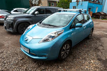 Nissan Leaf 2010–2017 Střešní nosič na hladkou střechu (chrom, pár) fotografie 8