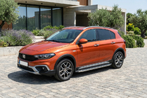 Fiat Tipo Cross 2021– Boční nášlapy BlackLine (2 ks, hliník) fotografie 1