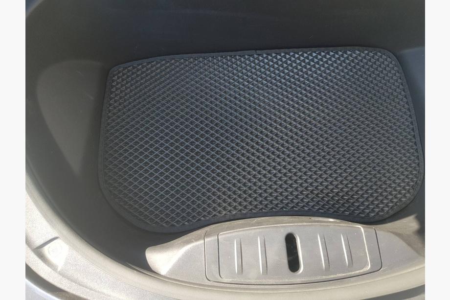 Tesla Model 3 2017– EVA koberec do předního kufru (černý) Image