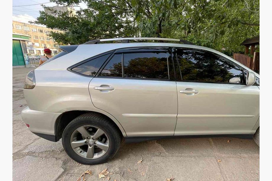 Lexus RX 2003–2009 Turecké chromované střešní ližiny Plastové patky Image