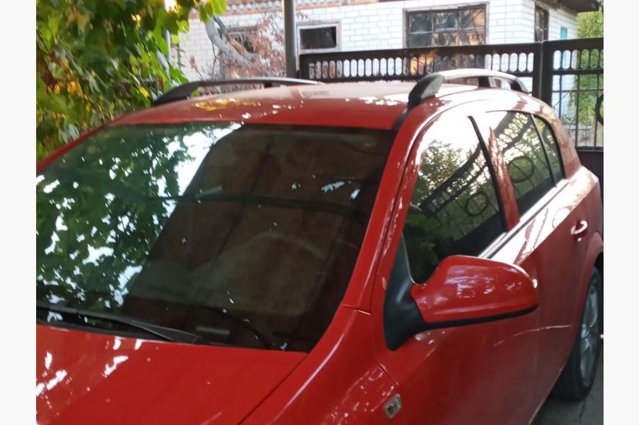 Opel Astra H 2004–2013 Hliníkové střešní ližiny (HB, černé) Image