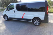 Renault Trafic 2001–2015 Originální použitá dveřní lišta (L3) fotografie 1