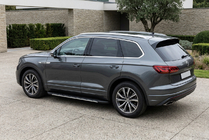 Volkswagen Touareg 2018– Boční nášlapy Bosphorus Grey (2 ks, hliník) fotografie 1