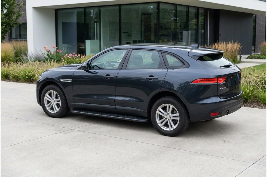 Jaguar F-PACE 2016– Boční prahy Bosphorus Black (2 ks, hliník) Image