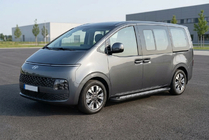 Hyundai Staria 2021– Boční nášlapy Vision New Black (2 ks, hliník) fotografie 1