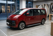 Hyundai Staria 2021– Boční nášlapy Fullmond (2 ks, hliník) fotografie 1