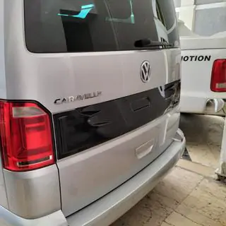 Plastová lišta na víko kufru EuroCap (ABS) Volkswagen T6 2015–2024 fotografie 1