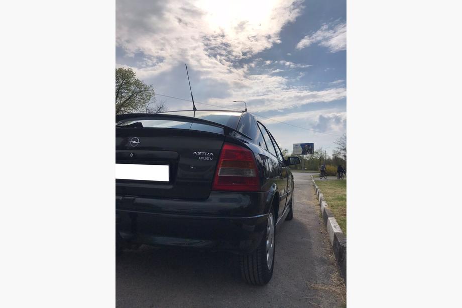 Opel Emblém 1.6 16V Fotografie 4