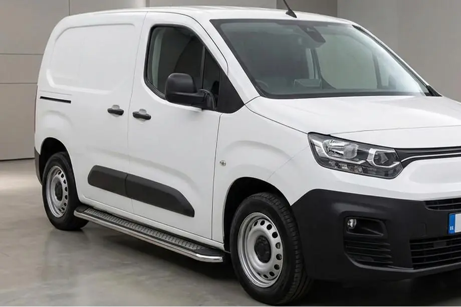 Toyota Proace City 2016– Boční prahy Maydos V2 (2 ks, hliník ↗ nerez) Image