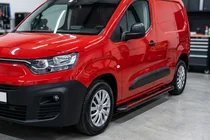 Toyota Proace City 2016– Boční nášlapy Maya Red (2 ks, hliník) fotografie 1