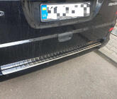 Mercedes Viano 2004–2014 Ochranná nerezová lišta na zadní nárazník s ohybem (Carmos V2) fotografie 2