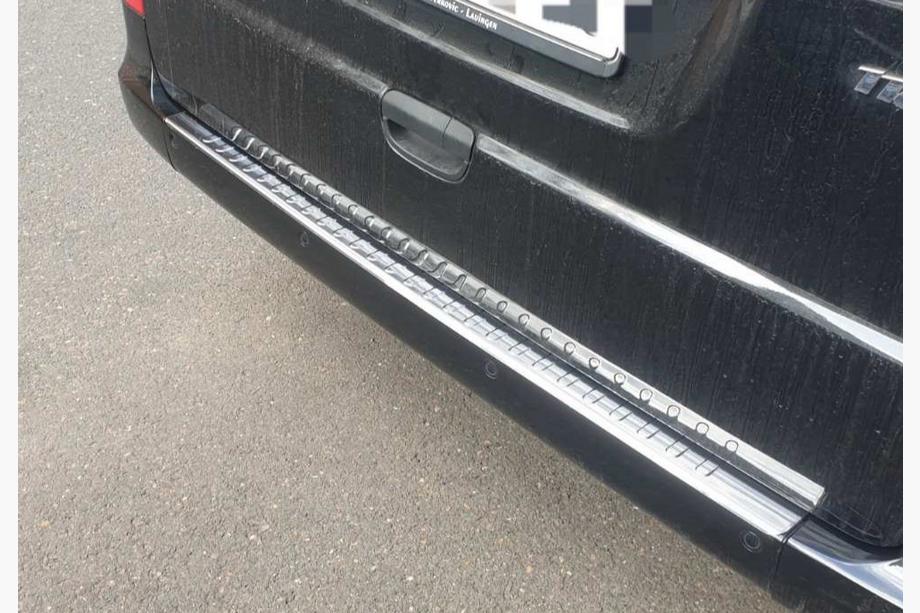 Mercedes Viano 2004–2014 Ochranná nerezová lišta na zadní nárazník s ohybem (Carmos V2) Image