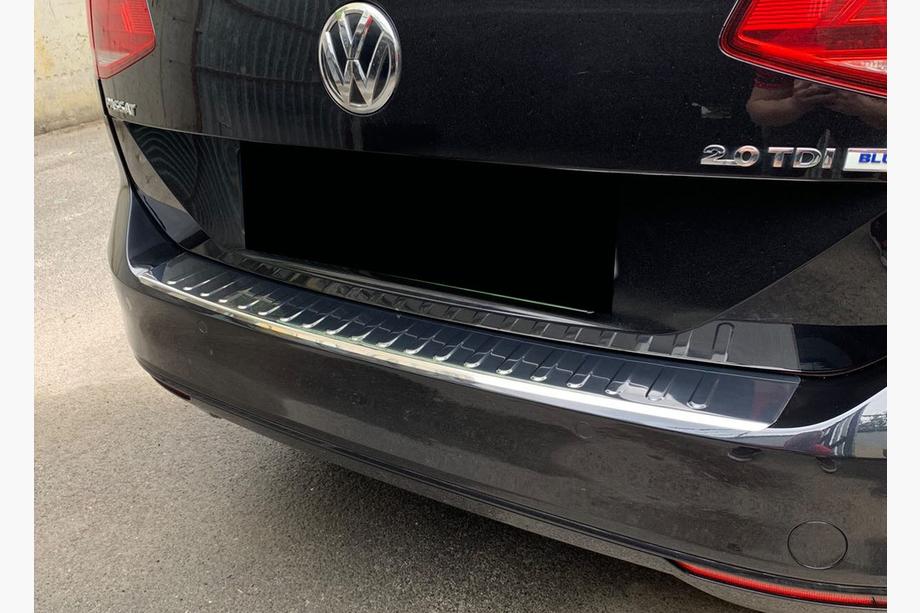 Volkswagen Passat B8 2015–2023 Chromová lišta na zadní nárazník Carmos V2 (SW) Image