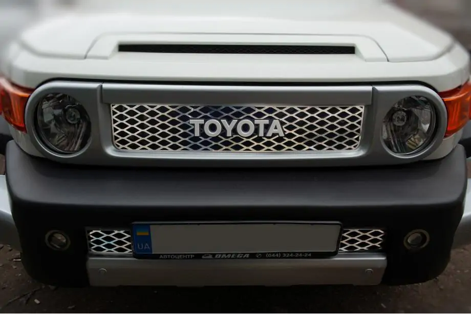 Toyota FJ Cruiser 2006–2022 Chromové kryty na mřížku chladiče (nerezová ocel) Image