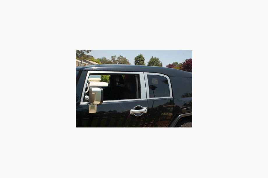 Toyota FJ Cruiser 2006–2022 Sada okenních lišt (nerez, 16 ks) Fotografie 6
