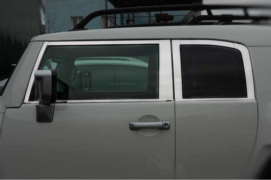 Toyota FJ Cruiser 2006–2022 Sada okenních lišt (nerez, 16 ks) Fotografie 12