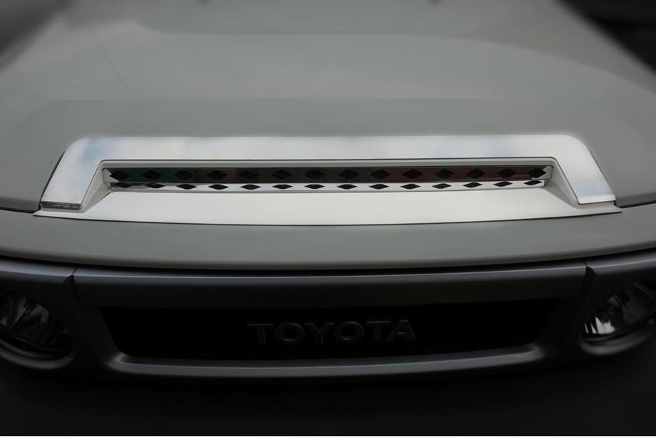 Toyota FJ Cruiser 2006–2022 Chromové lišty na kapotu (nerezová ocel) Fotografie 3