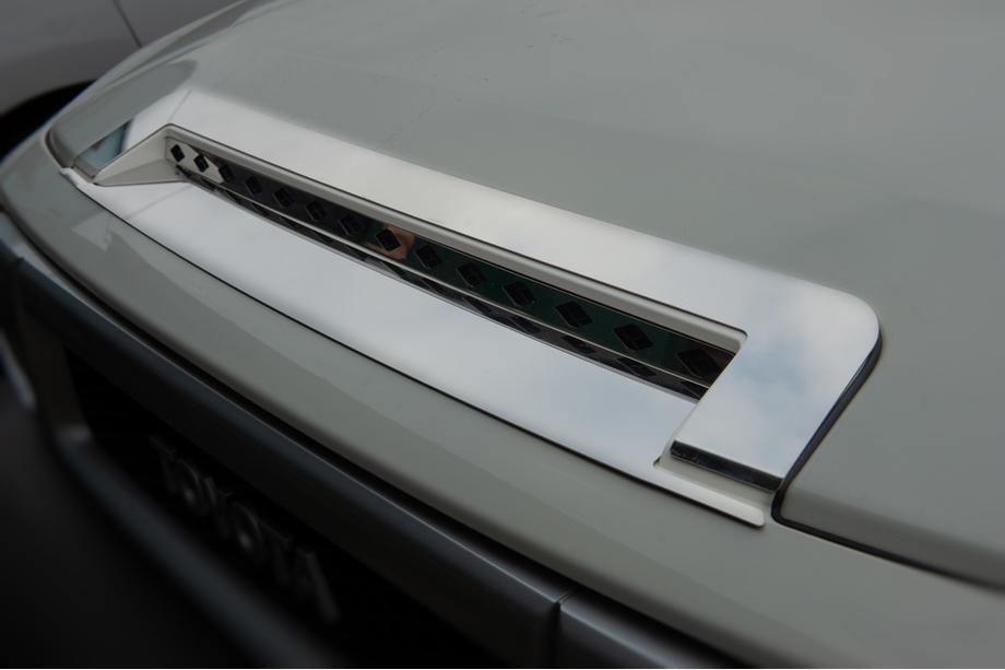Toyota FJ Cruiser 2006–2022 Chromové lišty na kapotu (nerezová ocel) Fotografie 2