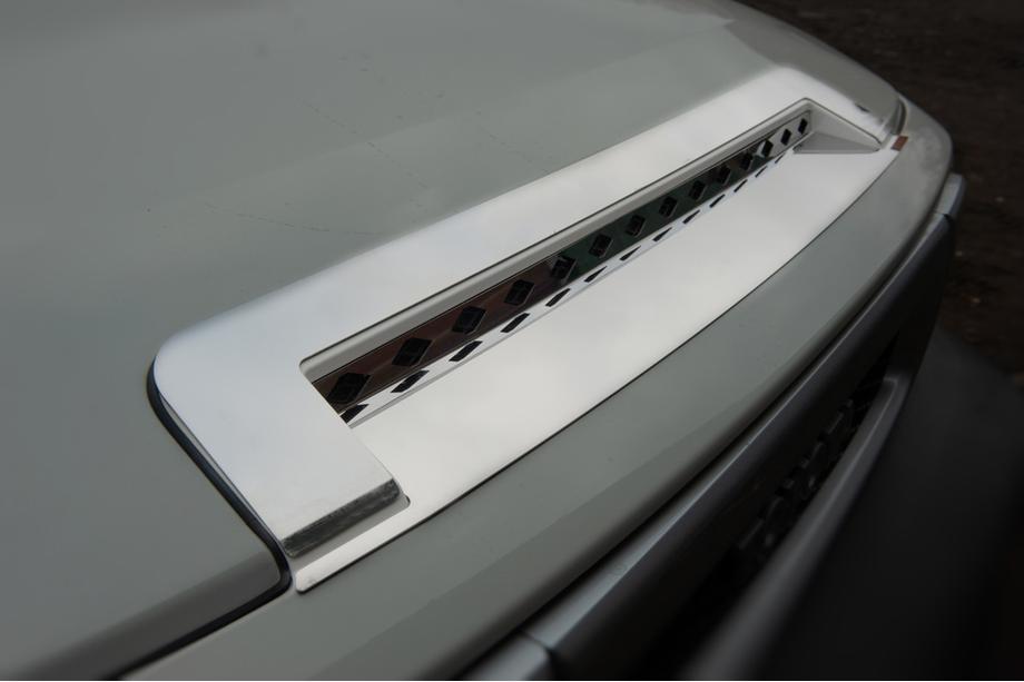 Toyota FJ Cruiser 2006–2022 Chromové lišty na kapotu (nerezová ocel) Fotografie 1