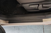 Nissan Qashqai 2010–2014 Plastové kryty prahů DDU (4 ks) fotografie 1