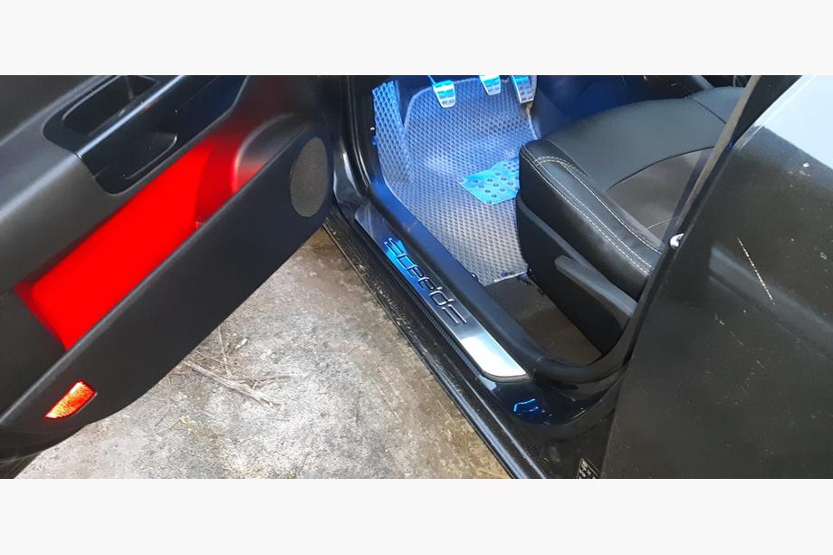 Kia Ceed 2007–2012 Nerezové kryty prahů OmsaLine (4 ks) Image